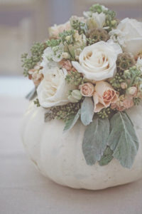 white-pumpkin-flower-centerpiece-wedding-decor
